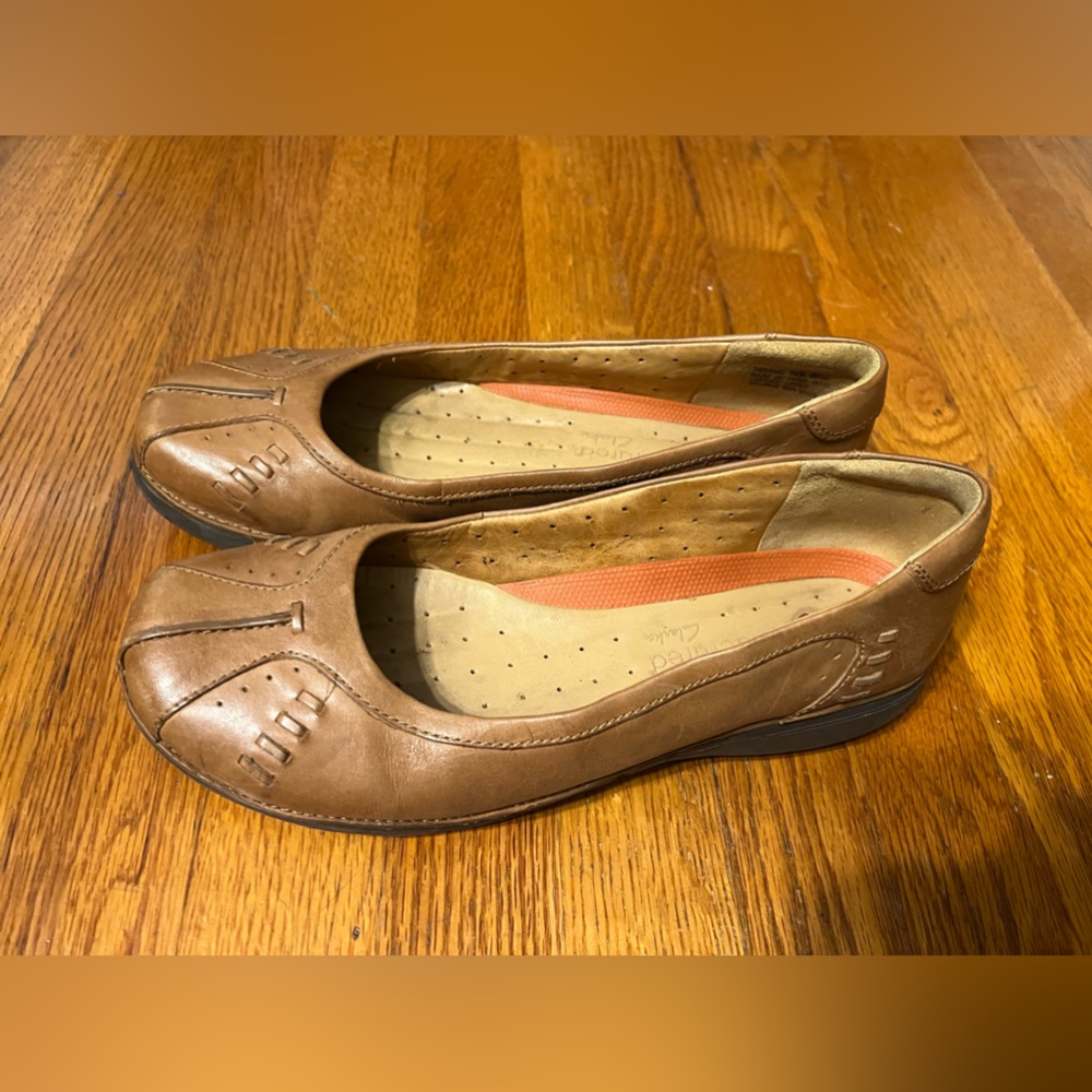 Clark’s unstructured flats 9.5